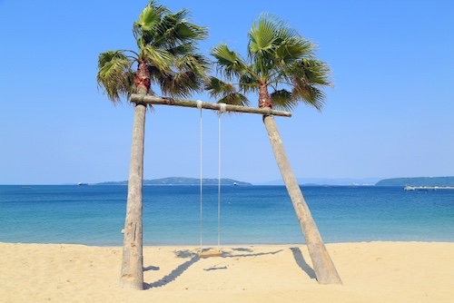 海辺のブランコ